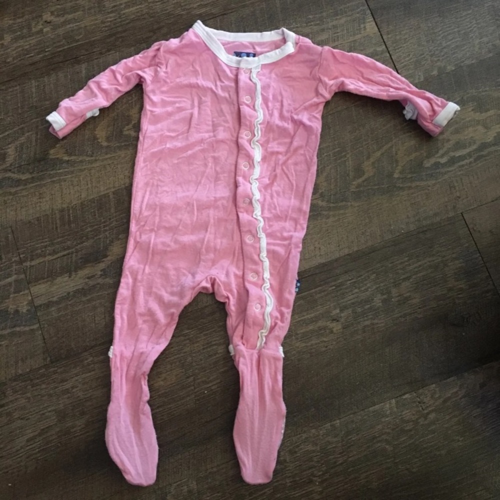 Kickee ruffle footsie